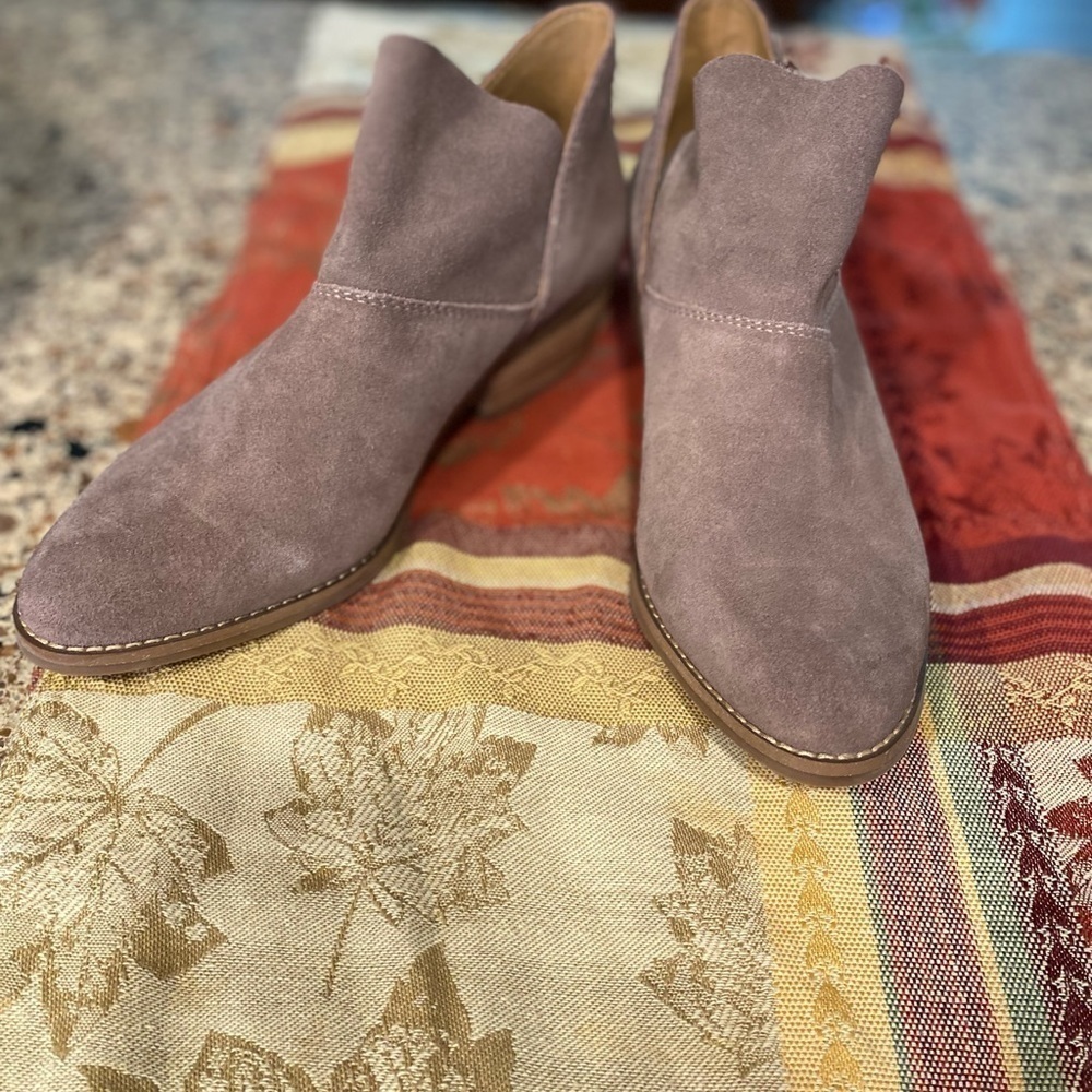 Lucky Brand Fahmida suede ankle booties size 8.5 NWOT - Picture 8 of 10